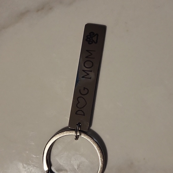 Dog Mom Keychain - Picture 2 of 3
